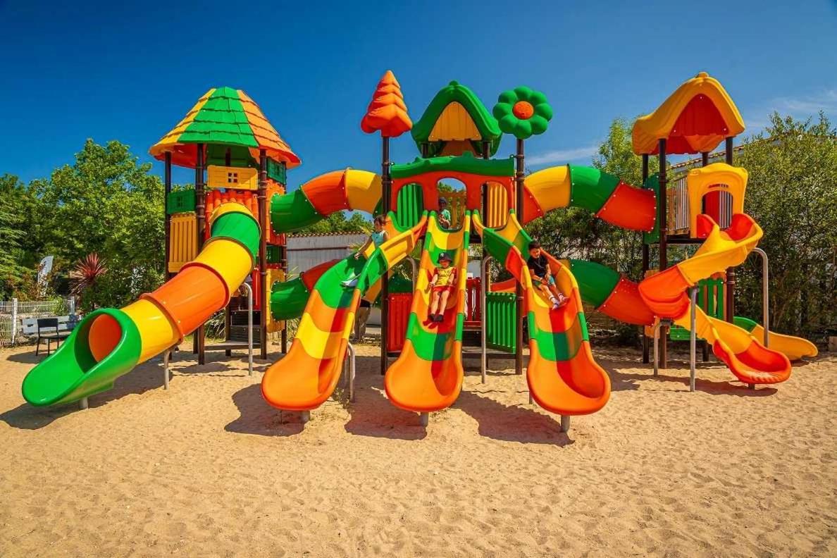 Camping 4 Etoiles - Parc Aquatique - Eei0Fi Saint-Georges-d'Oleron Buitenkant foto