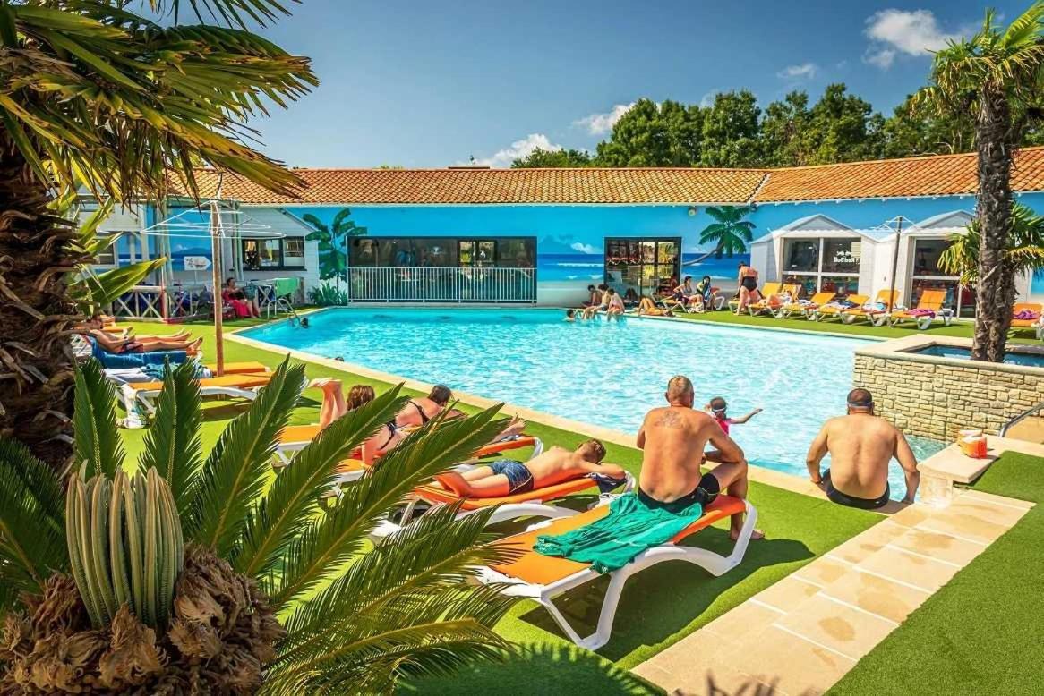 Camping 4 Etoiles - Parc Aquatique - Eei0Fi Saint-Georges-d'Oleron Buitenkant foto